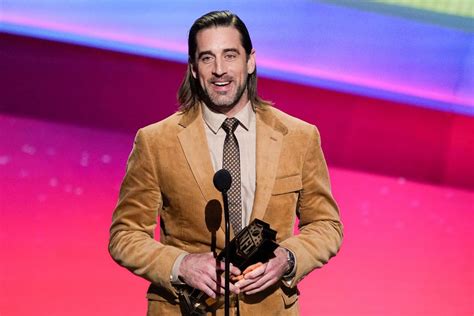 aaron rodgers hair 2022